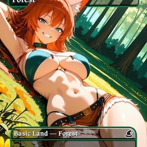 Puede incluir: Una carta de arte de fantasía etiquetada como "Bosque" que presenta a una mujer con orejas de zorro y cabello rojo, vistiendo un bikini turquesa y pantalones cortos marrones. El fondo muestra una escena de bosque con árboles altos y flores amarillas.