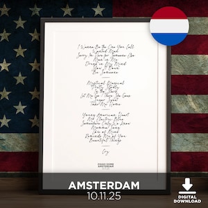 Puede incluir: Un póster enmarcado en negro presenta letras de canciones escritas a mano. El texto incluye títulos de canciones como "Sorry I'm Here for Someone Else" y "Reminds Me of You". La parte inferior dice "Amsterdam 10.11.25" con un icono de descarga digital.