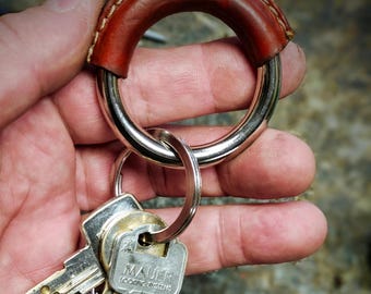 Leather openable key ring hook massiv spring keyring leather hardwear sturdy, elegant and handmade keyring unisex keyholder studio TIZART