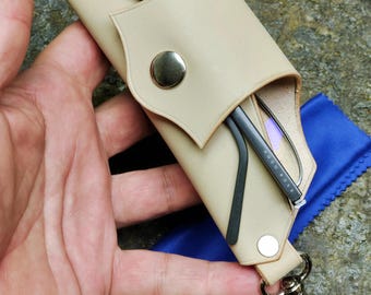 Estuche de cuero para gafas de sol con hebilla colgante, hecho a mano, estilo rockero beige, para Ray Ban o Aviator. Fundas para gafas de lectura. Ideas de regalo.