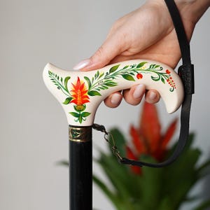 Bastón pintado a mano - Bastón de madera blanca - Flor de Aechmea con mango clásico estilo Derby imagen 4