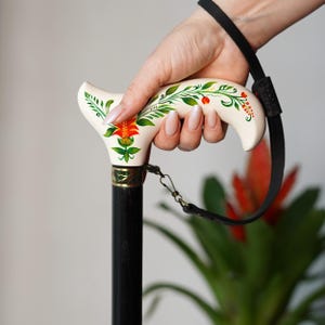 Bastón pintado a mano - Bastón de madera blanca - Flor de Aechmea con mango clásico estilo Derby imagen 5