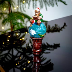 手彫りのサンタクロースの杖 - LED付き木製クリスマス杖 - Etsy 日本