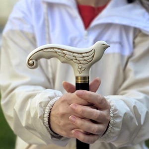 Bastone da passeggio a forma di rondine bianca - Elegante bastone in legno per donna, manico in legno intagliato a mano e asta nera - belle donne