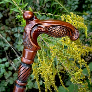 Hölzerner Gehstock - Handgeschnitzter Stock für Männer / Frauen mit Holz in Handarbeit hergestellter bequemer Griff, zusammenklappbar, einzigartiges Design