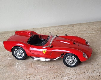 Vintage 1957 Red Ferrari 250 Testa Rosa Die Cast Car 1/18 Scale