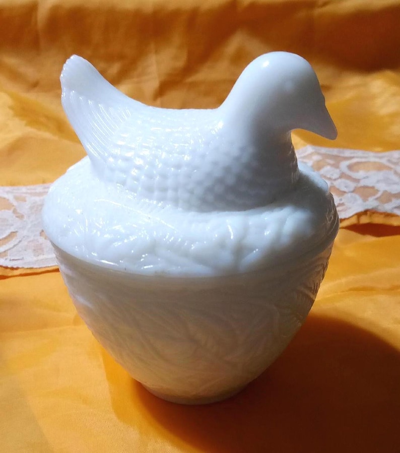 Vintage Avon 1970 Nesting Dove ~ unused fragrance candle in milk white dish image 1