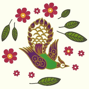 Könnte beinhalten: Gesticktes Design mit einem stilisierten Vogel mit goldenem, lila und grünem Körper, umgeben von roten Blumen und grünen Blättern. Der Vogel hat ein detailliertes, verziertes Muster, und die Blumen haben gelbe Zentren.