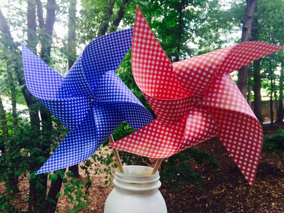 10 Gingham Spinning Pinwheels