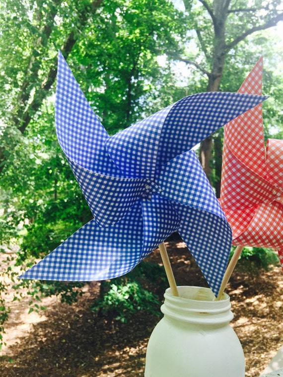 12 Gingham Spinning Pinwheels