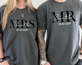Comfort Colors® Personalisiertes Mr & Mrs Shirt, benutzerdefinierter Familienname T-Shirt, Wifey Hubby Paar Shirt, Valentinstag Hochzeitstag Geschenk