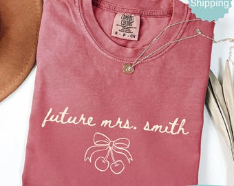 Comfort Colors® Individuelles Future Mrs Shirt, Bachelorette T-Shirt, Benutzerdefinierte Verlobung Outfit, Brautparty Weihnachtsgeschenk, Hochzeit