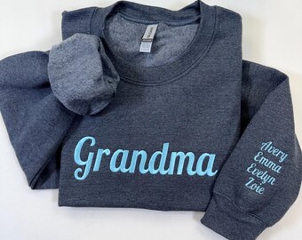 Bluza z kapturem dla babci z imionami wnuków na rękawie, spersonalizowana bluza z nadrukiem babci, odzież Gigi Mimi, bluza z okrągłym dekoltem dla babci, prezent na Dzień Matki