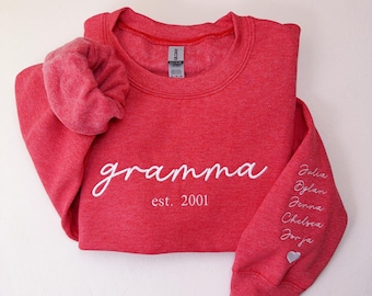 Bluza z kapturem dla babci z imionami wnuków na rękawie, spersonalizowana bluza z nadrukiem babci, odzież Gigi Mimi, bluza z okrągłym dekoltem dla babci, prezent na Dzień Matki