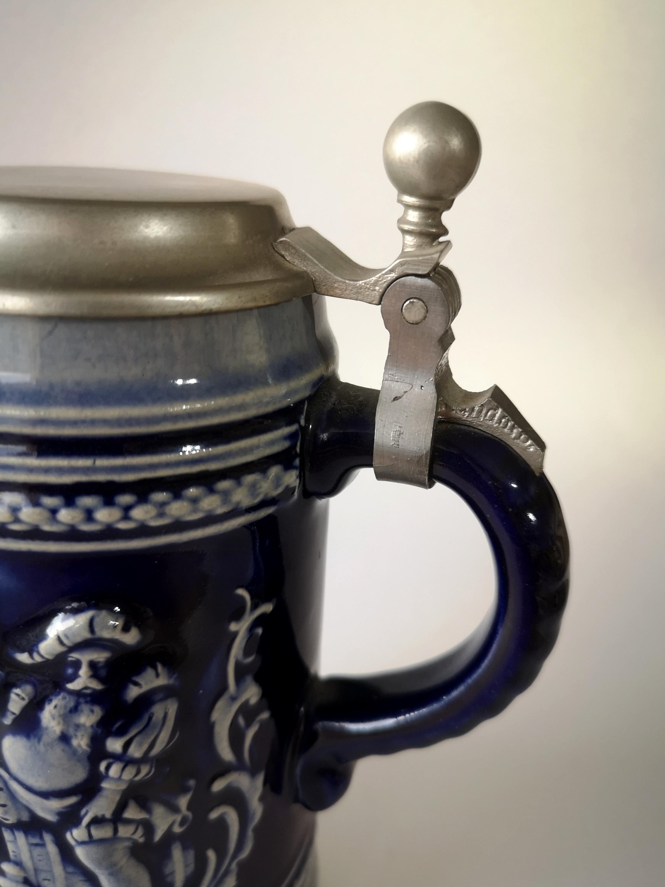 ビンテージ 陶器製 デビル カップ サタン 悪魔 Germany製 ネイバーフ Vintage German Beer Stein With Pewter Lid, Relief Drinking Scene