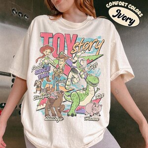 Retro Toy Story 1995 Retro Comfort Colors Shirt, Woody Buzz Lightyear Rex Tee, WDW Disneyland Family Vacation 2026 Trip, Pixar Fest Gift 画像 1