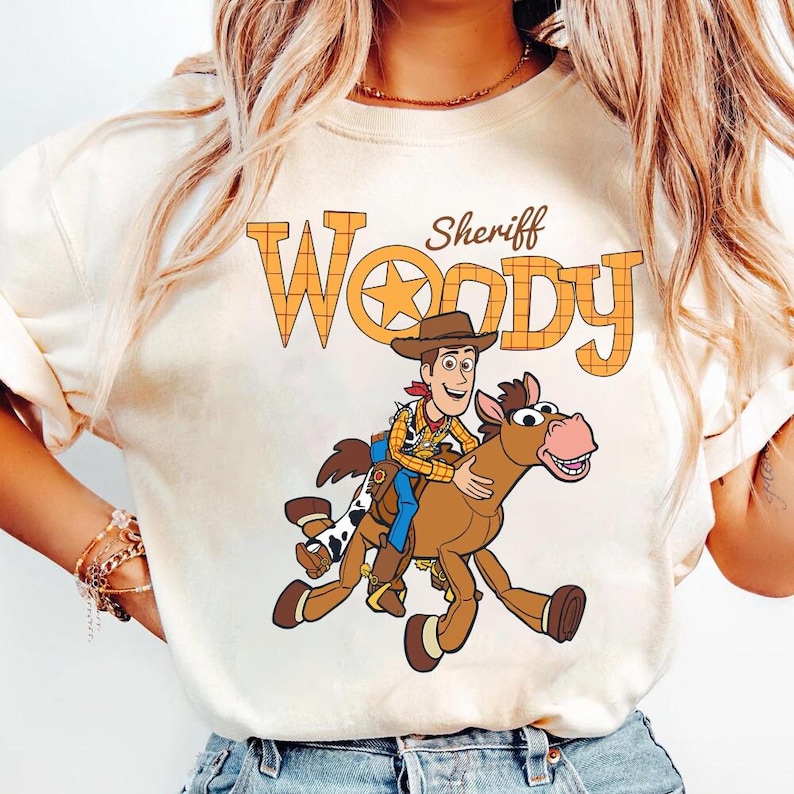 Camiseta de Disneyland Sheriff Woody Cowboy y Bullseye, Camiseta familiar retro de Toy Story Disneyland WDW a juego, Magic Kingdom imagen 1