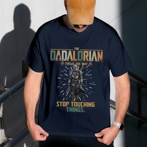 Dadalorian Shirt, Mandalorian Dad and Son Tee, StarWars Family Sweatshirt, Father's Day Gift, Mandalorian and Baby Yoda Matching Tees, Bild 1