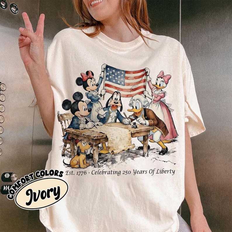 Camiseta de Disneyland Mickey y sus amigos 1776 Padres Fundadores, Camiseta 250 años de libertad, Camiseta patriótica mágica del Día de la Independencia de Disneyland imagen 1