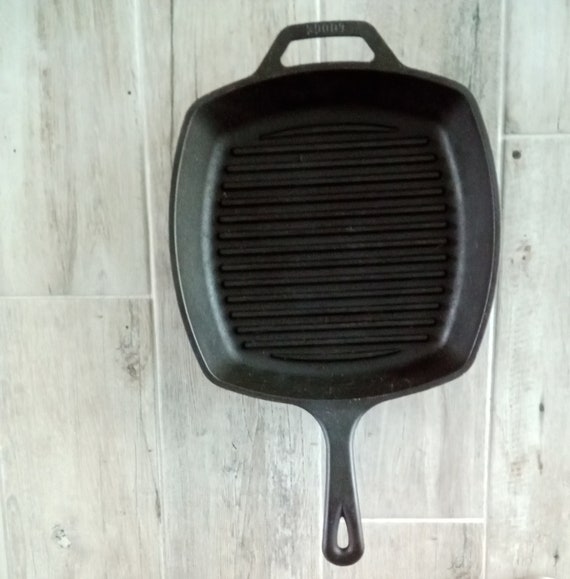 Lodge 8SGP 10.5 inch Square Cast Iron W/ Grill Bars Skillet Pan