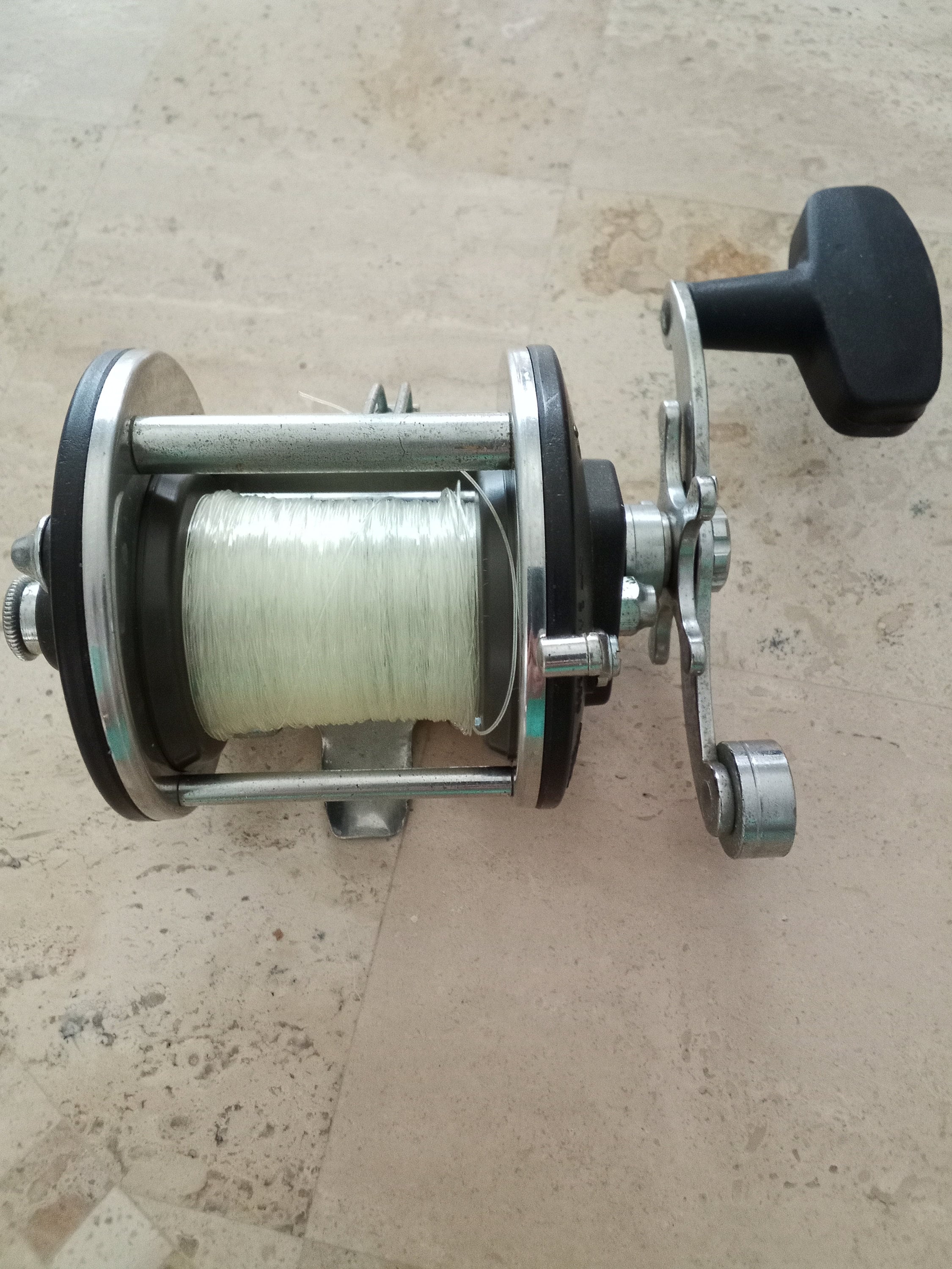 A PENN 9 Level Wind Casting Fishing Reel Bakelite Sides & Handle  Salt/freshwater Trolling 23-60 