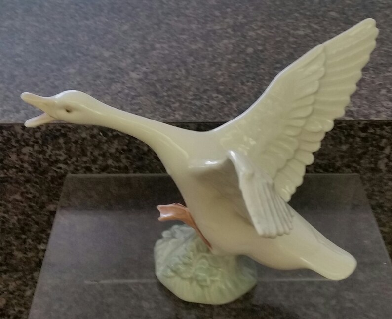 Vintage LLadro Pair Porcelain of Ducks #1264 Duck Flying #4553 Duck Retired