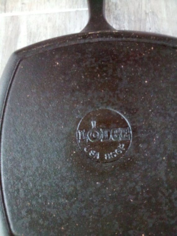 Lodge 10.5 Inch Square Cast Iron Grill Pan 8SGP Made in USA 