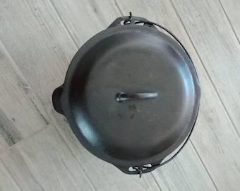 Vtg. LODGE Cast Iron Dutch Oven W/Lid & Bail #10 USA D010 Sits Flat Seasoned