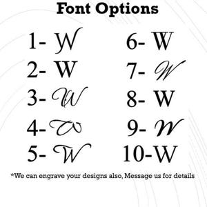 Może przedstawiać: Obraz przedstawiający dziesięć różnych opcji czcionek dla litery "W". Czcionki różnią się stylem, od prostych blokowych liter po eleganckie kursywy. Tekst "Font Options" znajduje się na górze. Tekst "We can engrave your designs also, Message us for details" znajduje się na dole.