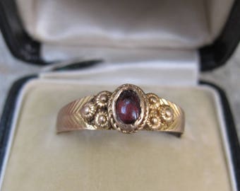 Antique High Carat (Likely 20k) Yellow Gold Renaissance or Georgian Cabochon Garnet Ring
