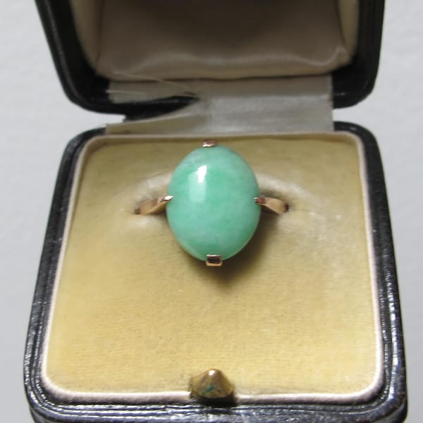 Vintage 18k Yellow Gold Jade Ring