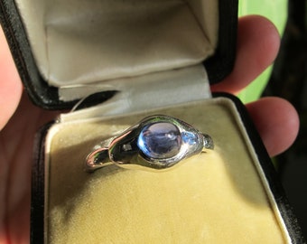 Vintage 18k White Gold Sugarloaf Cabochon Sapphire Ring