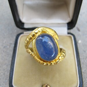 Vintage 22k Yellow Gold Sapphire Cabochon Snake Ring