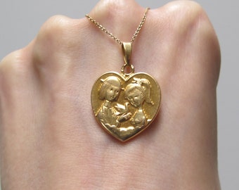 Vintage 18k Yellow Gold French Peynet Lovers Heart Pendant Charm