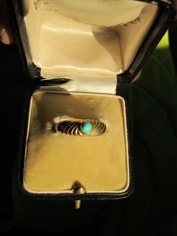 Vintage 18k Yellow Gold Turquoise Cabochon Ring