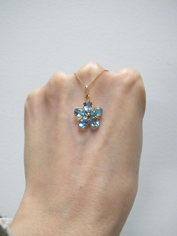 Vintage 18k Yellow Gold Blue Topaz Flower Pendant