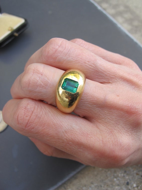 Vintage 18k Yellow Gold Natural Emerald Band Ring - image 4