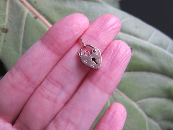 Vintage 9k Yellow Gold Heart Padlock Pendant Charm - image 4