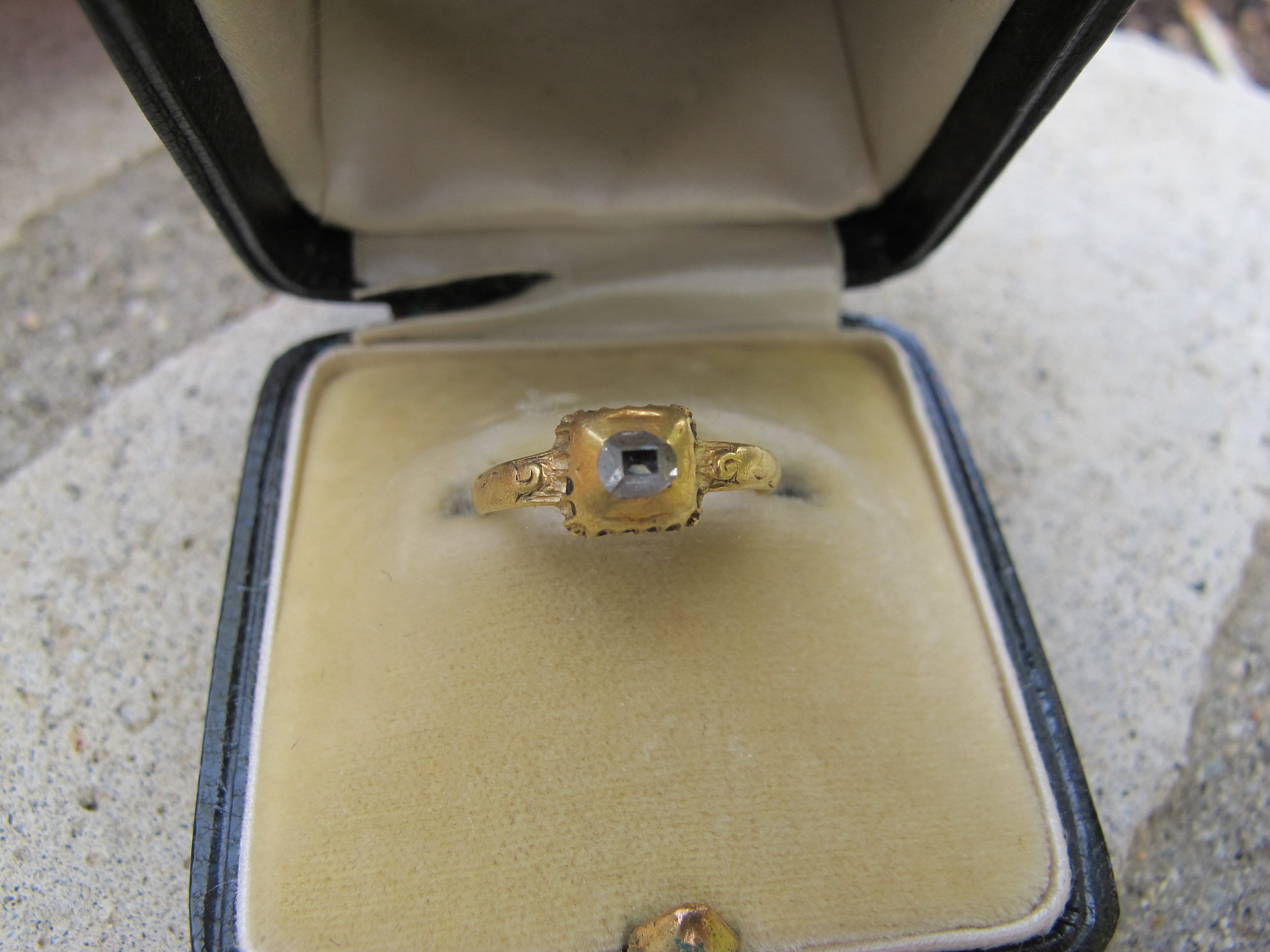 Renaissance style engagement rings deals