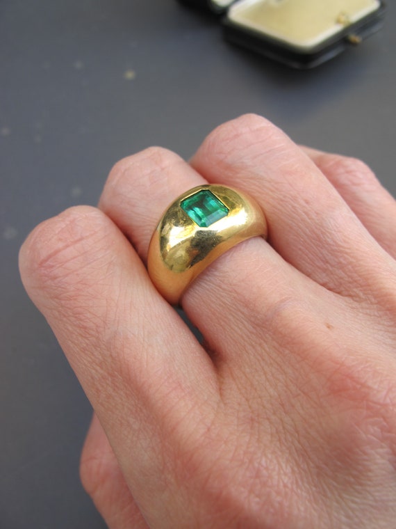 Vintage 18k Yellow Gold Natural Emerald Band Ring - image 5