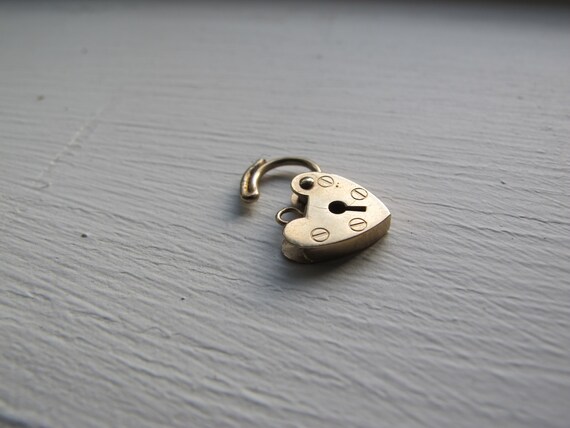 Vintage 9k Yellow Gold Heart Padlock Pendant Charm - image 6