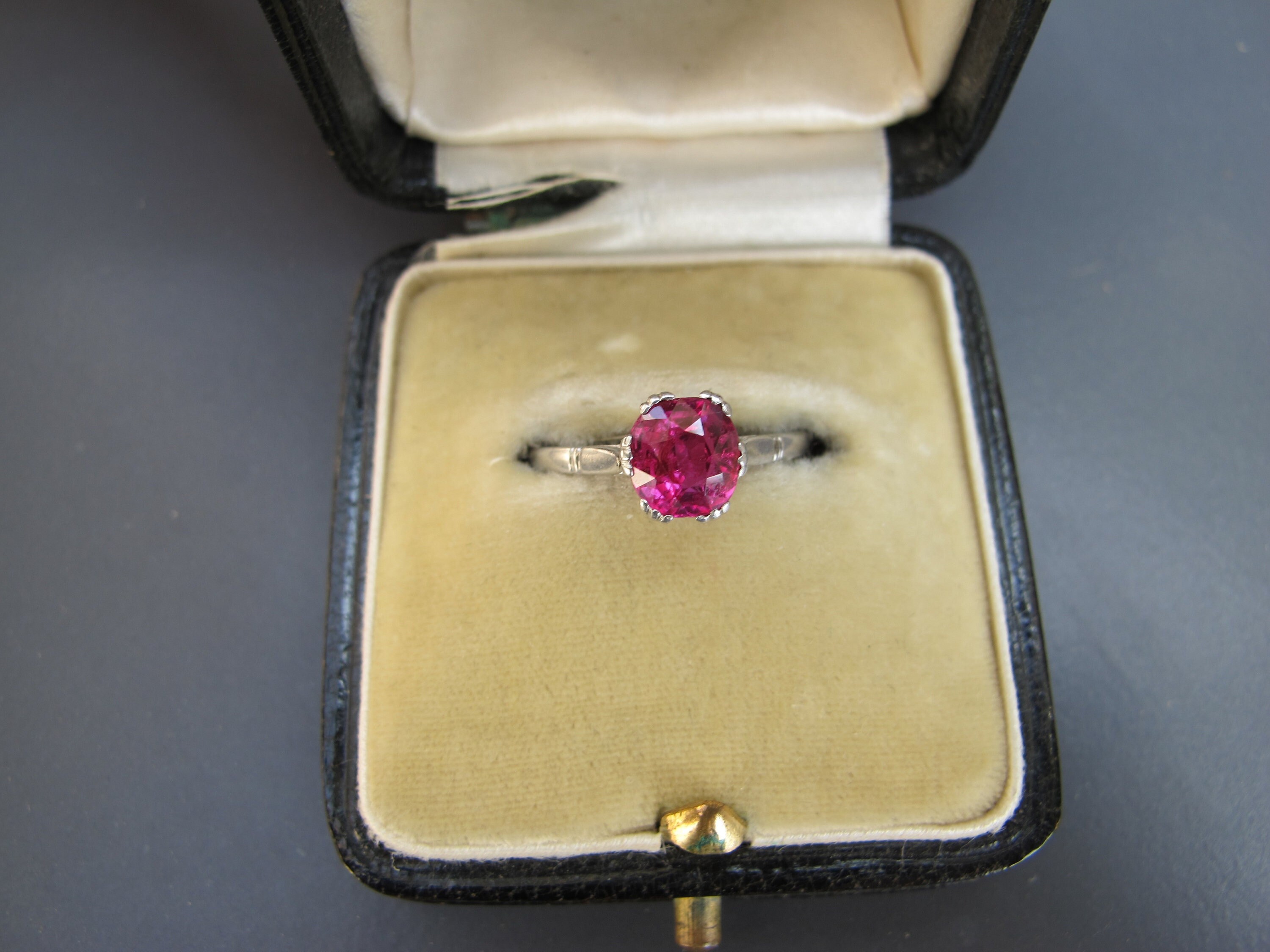Antique Art Deco Natural Pink Sapphire Solitaire Ring in Platinum