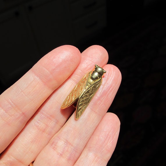 Vintage 18k Yellow Gold Cicada Bug Charm Pendant … - image 5