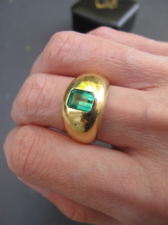 Vintage 18k Yellow Gold Natural Emerald Band Ring - image 6
