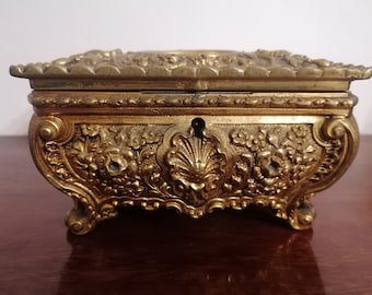 Elegante joyero vintage de bronce cincelado con incrustaciones de cerámica