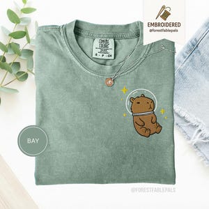 T-shirt Capybara spatial - chemise Capybara brodée, t-shirt animal cosmique mignon, chemise couleurs confort, cadeau pour amateur de Capybara, chemise animal rigolote Bay