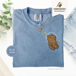 T-shirt Capybara spatial - chemise Capybara brodée, t-shirt animal cosmique mignon, chemise couleurs confort, cadeau pour amateur de Capybara, chemise animal rigolote Blue Jean