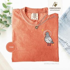 Maglietta con piccione spaziale, maglietta con piccione divertente ricamato, maglietta con simpatico animale cosmico, maglietta Comfort Colors, regalo per amanti dei piccioni, maglietta con animale carino Yam