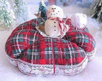 Christmas Pincushion 5 inches Green Red Plaid with Snowman Figure Pin Keep Sewing Pin Cushion Primitive Decoration Soft Sculpture Folk Art