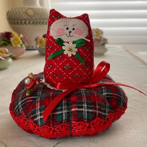 Christmas Cat Pincushion 5 inches, Red and Green, Cotton Fabric Pin Keep Sewing Notion Primitive Decoration Soft Sculpture Folk Art